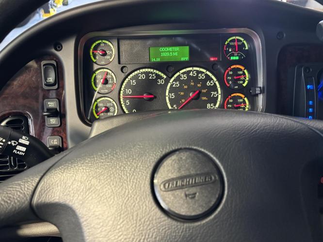 FREIGHTLINER BUSINESS CLASS M2 106