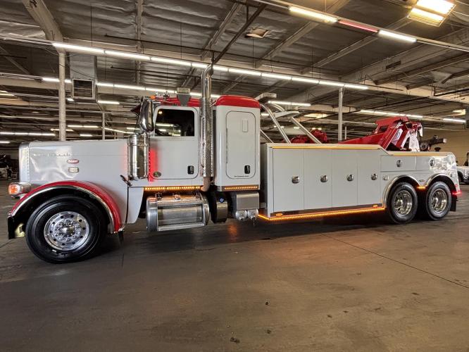 PETERBILT 389
