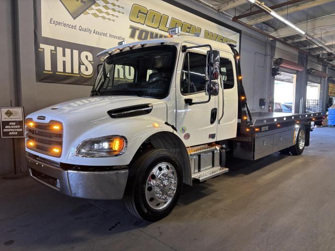 FREIGHTLINER BUSINESS CLASS M2 106 PLUS