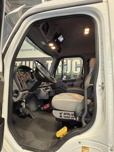 FREIGHTLINER BUSINESS CLASS M2 106