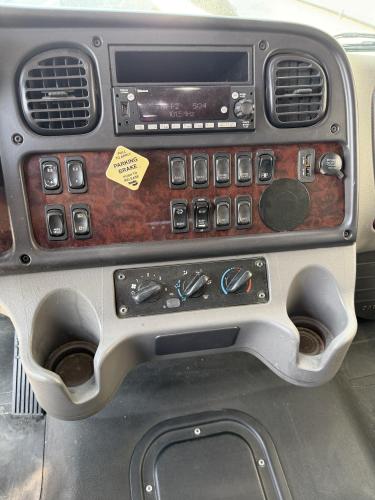 FREIGHTLINER BUSINESS CLASS M2 106