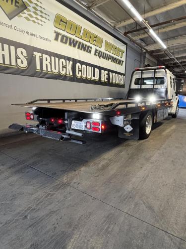 FREIGHTLINER BUSINESS CLASS M2 106