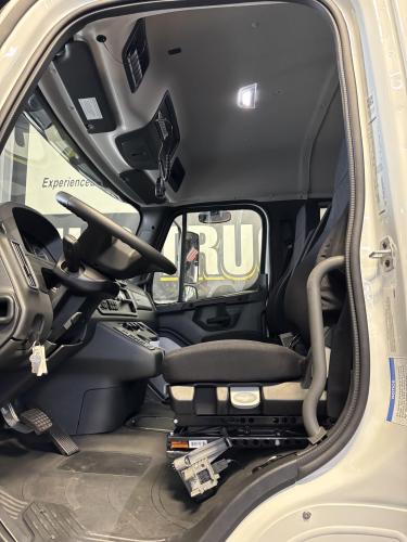 FREIGHTLINER BUSINESS CLASS M2 106 PLUS