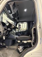 FREIGHTLINER BUSINESS CLASS M2 106 PLUS