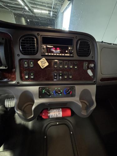 FREIGHTLINER BUSINESS CLASS M2 106