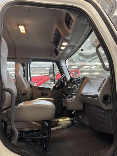 FREIGHTLINER BUSINESS CLASS M2 106