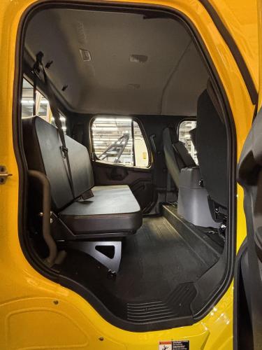 FREIGHTLINER BUSINESS CLASS M2 106 PLUS