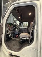FREIGHTLINER BUSINESS CLASS M2 106