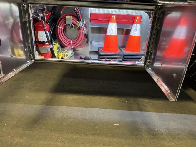 FREIGHTLINER BUSINESS CLASS M2 106 PLUS