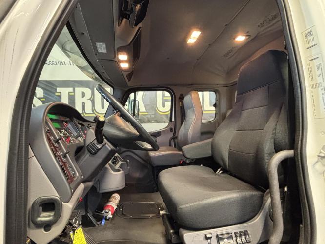 FREIGHTLINER BUSINESS CLASS M2 106