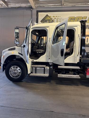 FREIGHTLINER BUSINESS CLASS M2 106