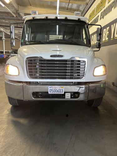 FREIGHTLINER BUSINESS CLASS M2 106