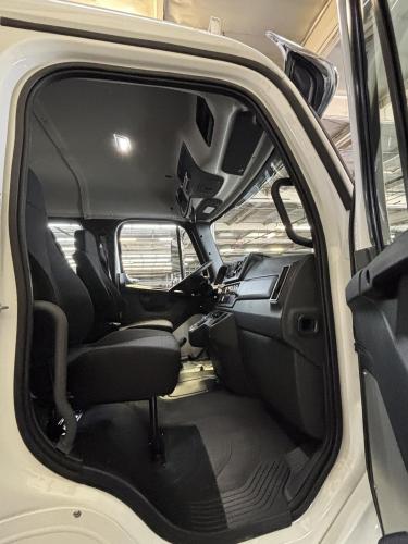 FREIGHTLINER BUSINESS CLASS M2 106 PLUS