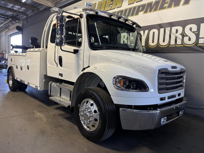 FREIGHTLINER BUSINESS CLASS M2 106 PLUS