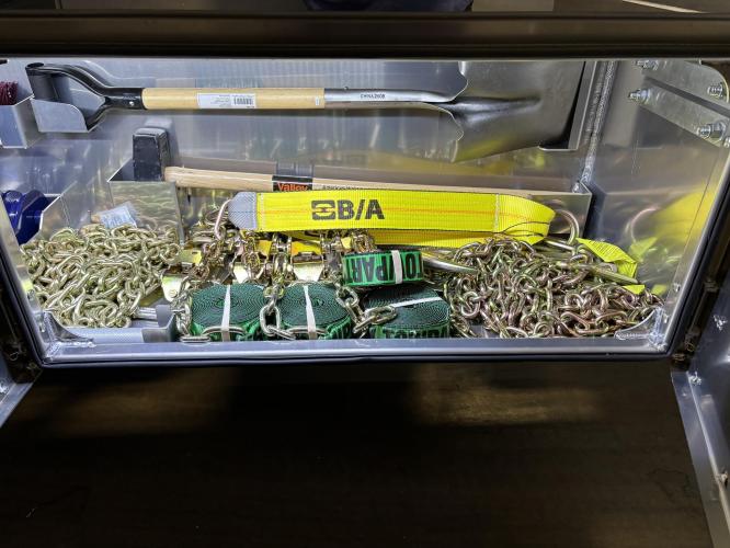 FREIGHTLINER BUSINESS CLASS M2 106 PLUS