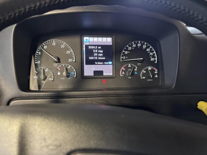 FREIGHTLINER BUSINESS CLASS M2 106 PLUS