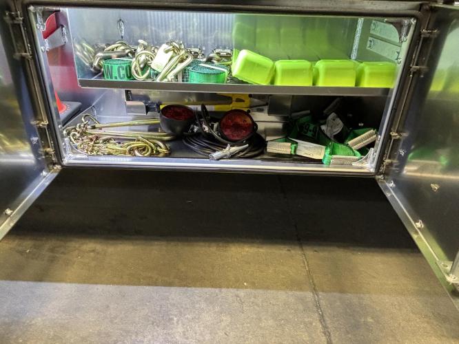 FREIGHTLINER BUSINESS CLASS M2 106 PLUS