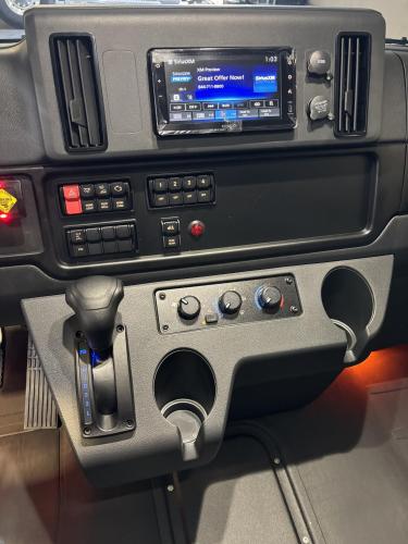 FREIGHTLINER BUSINESS CLASS M2 106 PLUS