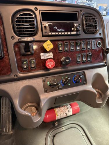FREIGHTLINER BUSINESS CLASS M2 106
