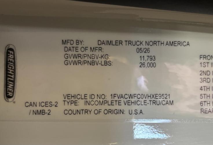 FREIGHTLINER BUSINESS CLASS M2 106 PLUS