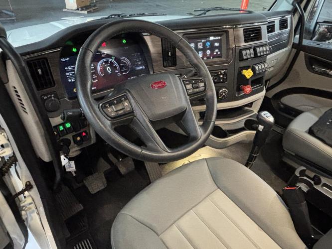PETERBILT 567