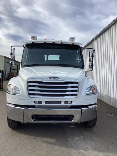 FREIGHTLINER BUSINESS CLASS M2 106 PLUS