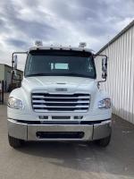 FREIGHTLINER BUSINESS CLASS M2 106 PLUS