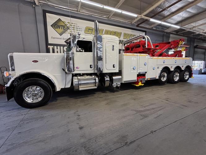 PETERBILT 389