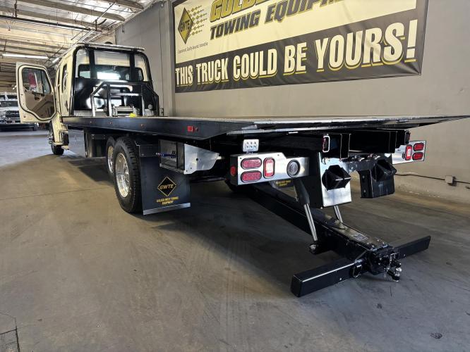 FREIGHTLINER BUSINESS CLASS M2 106