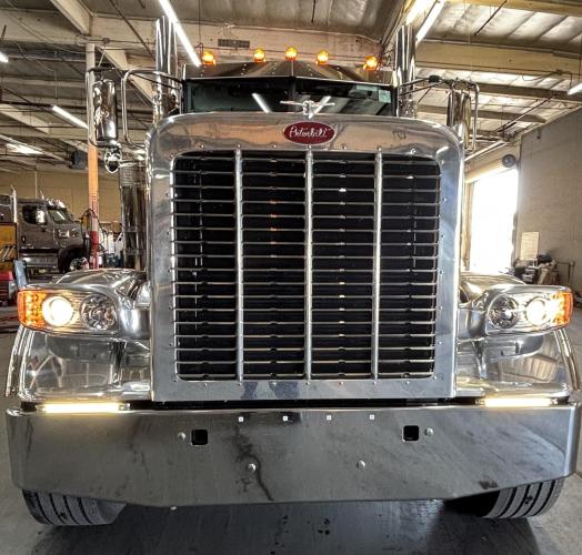 PETERBILT 389