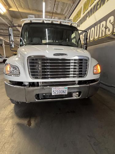 FREIGHTLINER BUSINESS CLASS M2 106