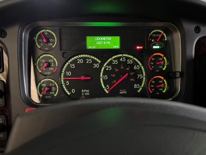 FREIGHTLINER BUSINESS CLASS M2 106