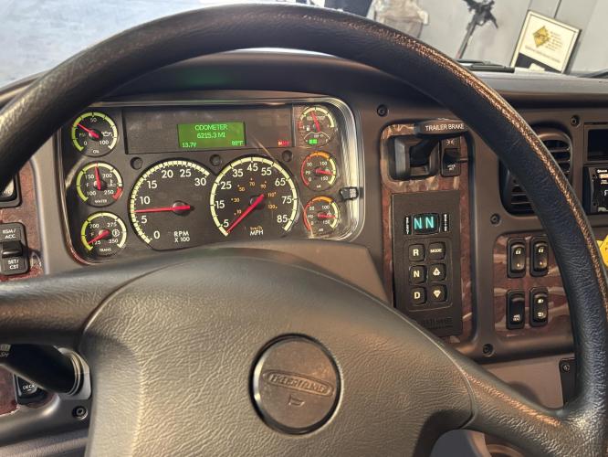 FREIGHTLINER BUSINESS CLASS M2 106