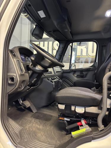 FREIGHTLINER BUSINESS CLASS M2 106
