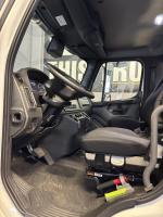 FREIGHTLINER BUSINESS CLASS M2 106