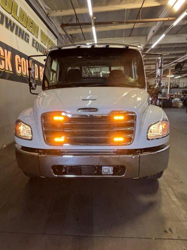 FREIGHTLINER BUSINESS CLASS M2 106