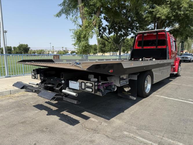 FREIGHTLINER BUSINESS CLASS M2 106