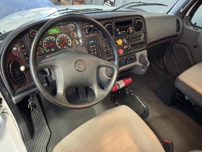 FREIGHTLINER BUSINESS CLASS M2 106