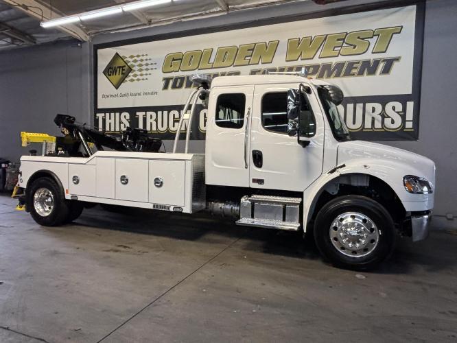 FREIGHTLINER BUSINESS CLASS M2 106 PLUS