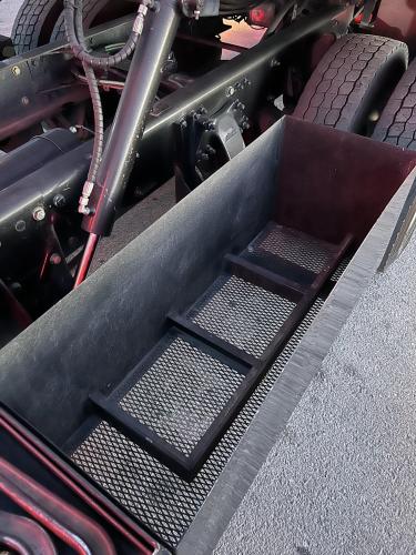 FREIGHTLINER BUSINESS CLASS M2 106