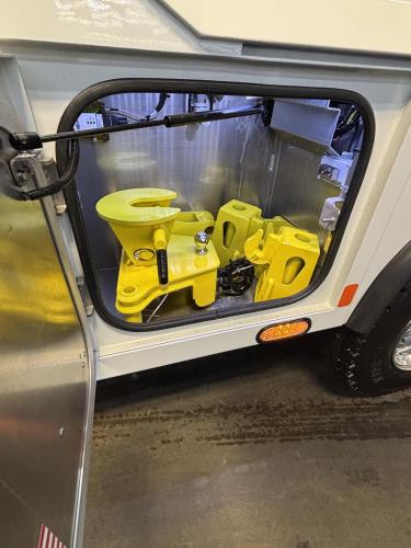 FREIGHTLINER BUSINESS CLASS M2 106 PLUS