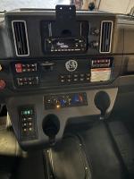 FREIGHTLINER BUSINESS CLASS M2 106 PLUS