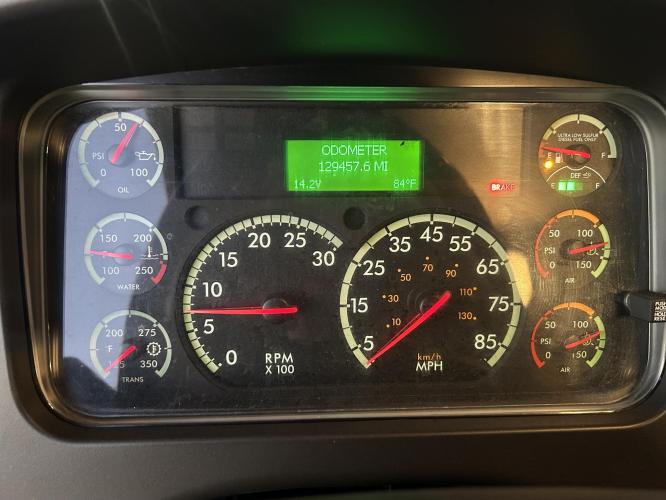 FREIGHTLINER BUSINESS CLASS M2 106