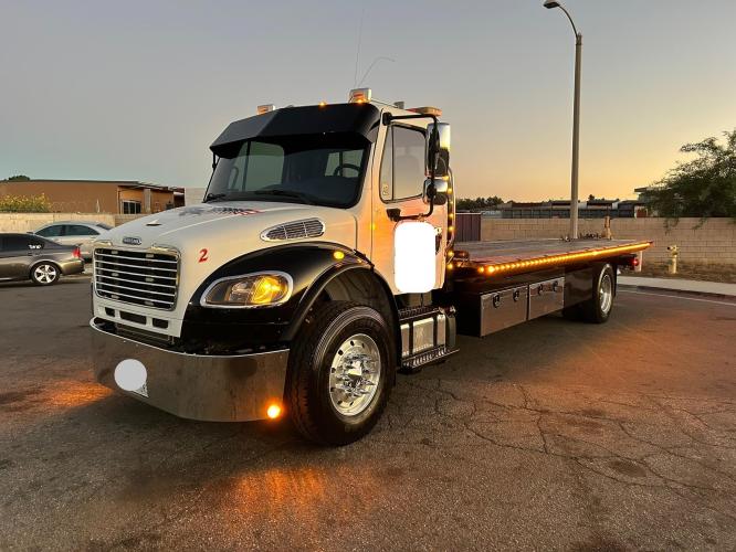 FREIGHTLINER BUSINESS CLASS M2 106
