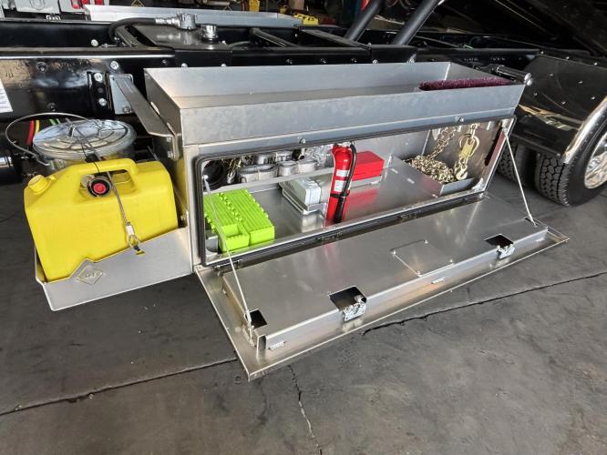 FREIGHTLINER BUSINESS CLASS M2 106