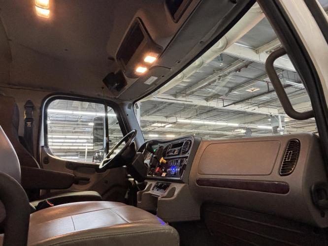 FREIGHTLINER BUSINESS CLASS M2 106