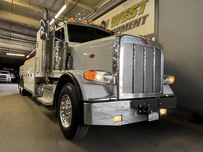 PETERBILT 389