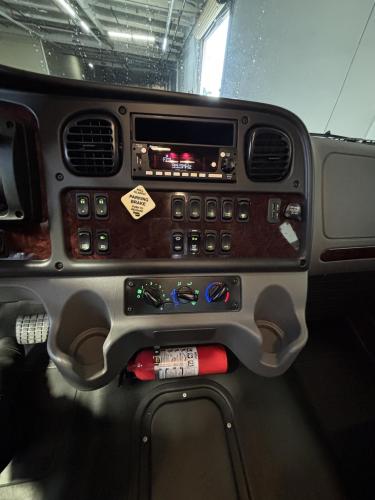 FREIGHTLINER BUSINESS CLASS M2 106