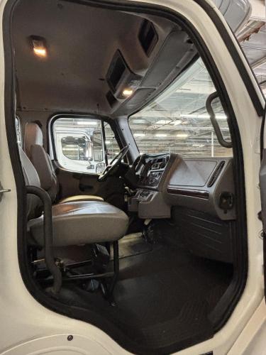 FREIGHTLINER BUSINESS CLASS M2 106