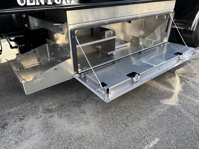 FREIGHTLINER BUSINESS CLASS M2 106